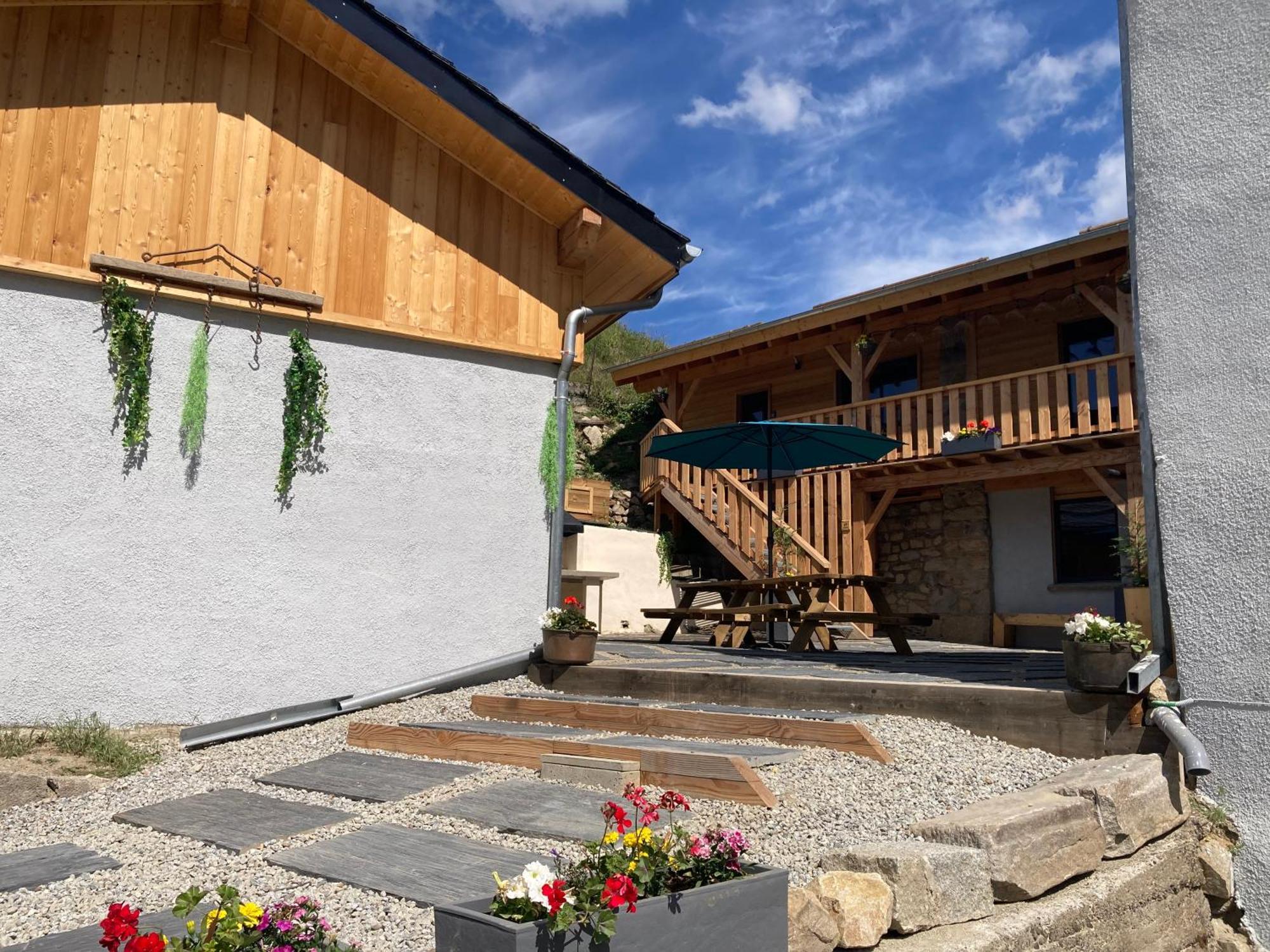 Maison Canelle Le Clos Des Ours Matemale Bagian luar foto